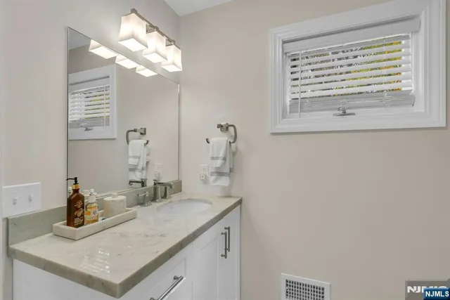 $879,000 | 56 Peach Hill Court, Ramsey, NJ 07446