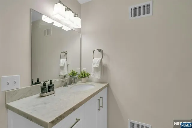 $879,000 | 56 Peach Hill Court, Ramsey, NJ 07446