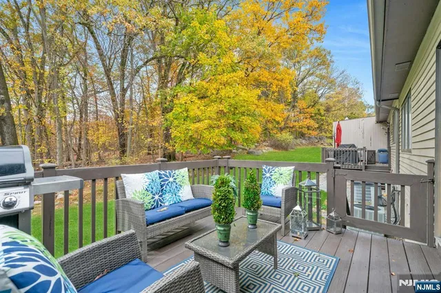 $879,000 | 56 Peach Hill Court, Ramsey, NJ 07446