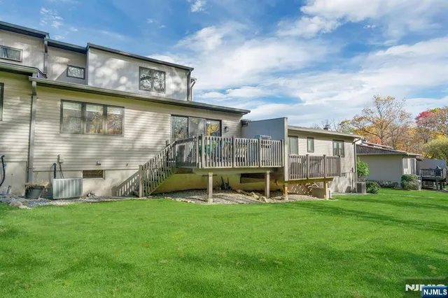 $879,000 | 56 Peach Hill Court, Ramsey, NJ 07446