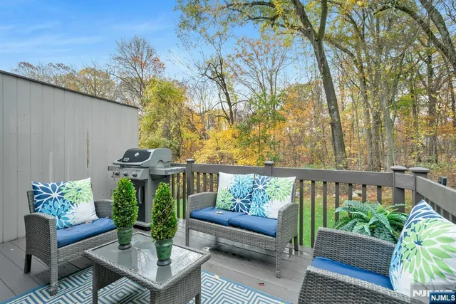 $879,000 | 56 Peach Hill Court, Ramsey, NJ 07446