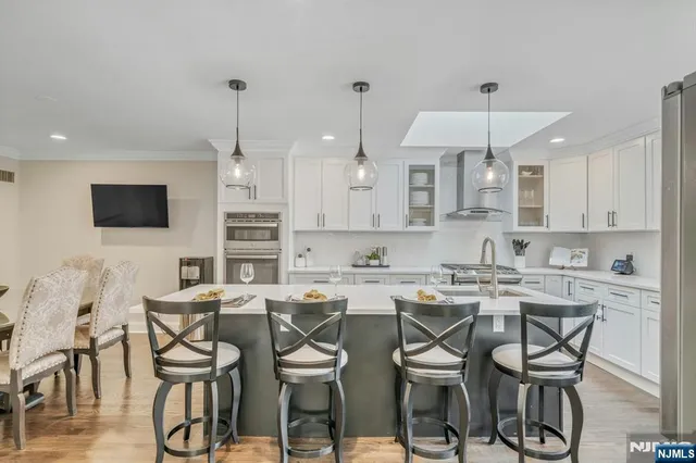 $879,000 | 56 Peach Hill Court, Ramsey, NJ 07446