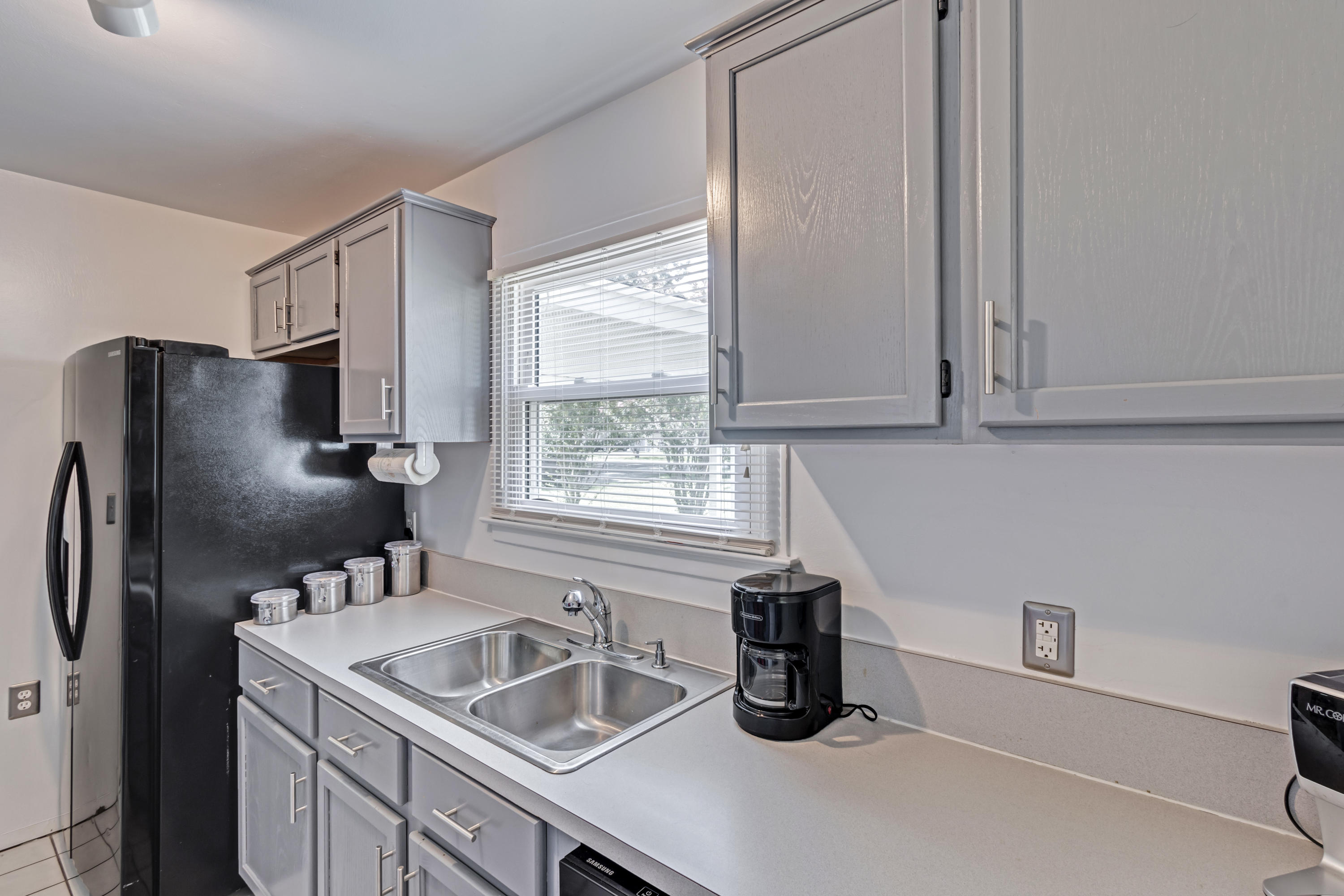 1218 Hawthorne Road Hanahan, SC 29410 - Photo 10 of 23 9