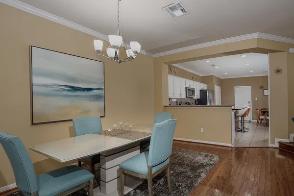 $3,600 | 110 North Valley Oaks Circle, The Woodlands, TX 77382