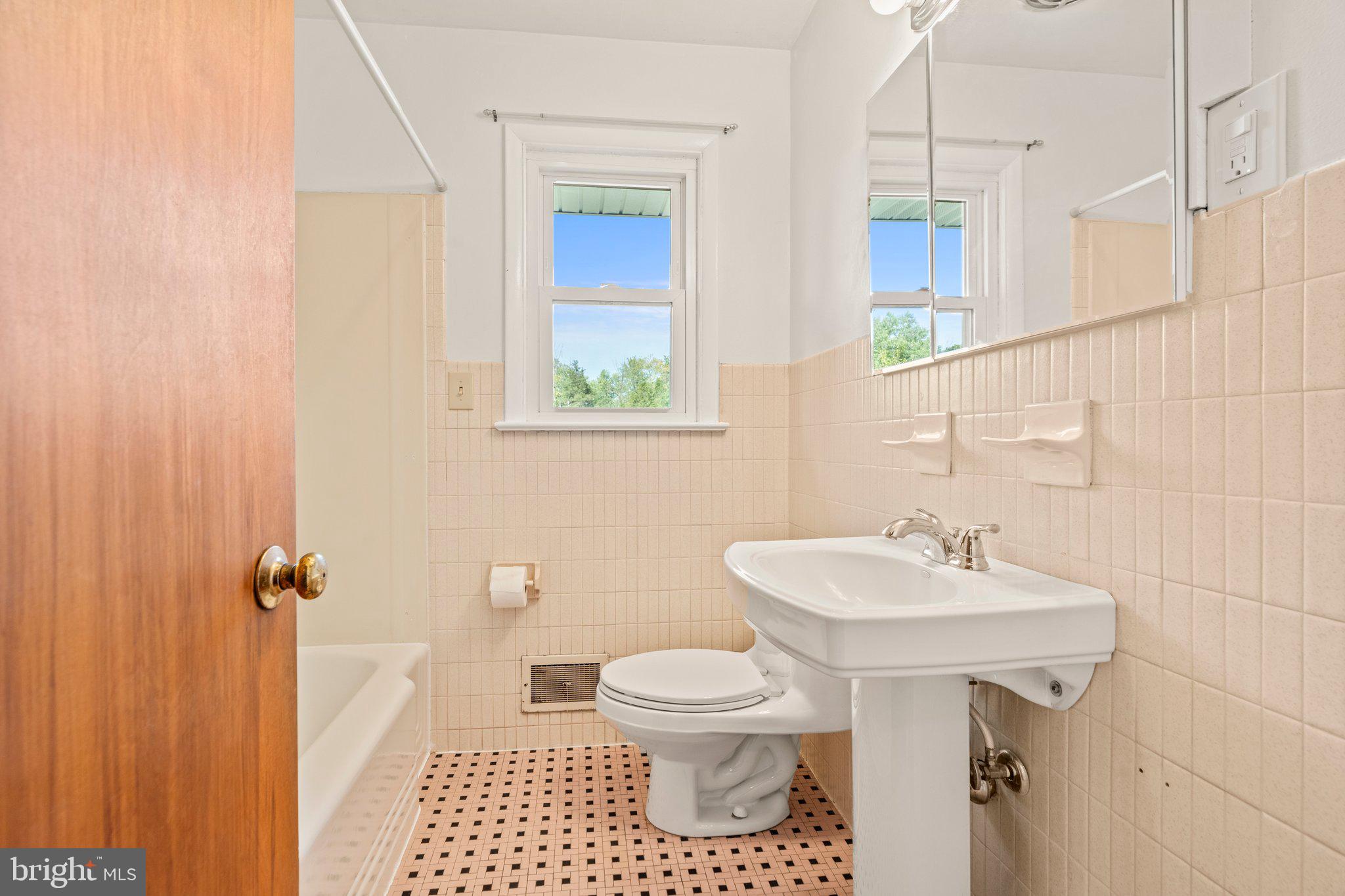 281 Pennington - Harbourton Road Pennington, NJ 08534 - Photo 22 of 35 a bathroom with a sink toilet and shower