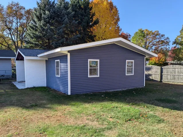 $279,000 | 1009 North Ferry Street, Ludington, MI 49431