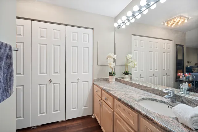 $425,000 | 1220 Rudolph Drive, Unit 1B, Northbrook, IL 60062