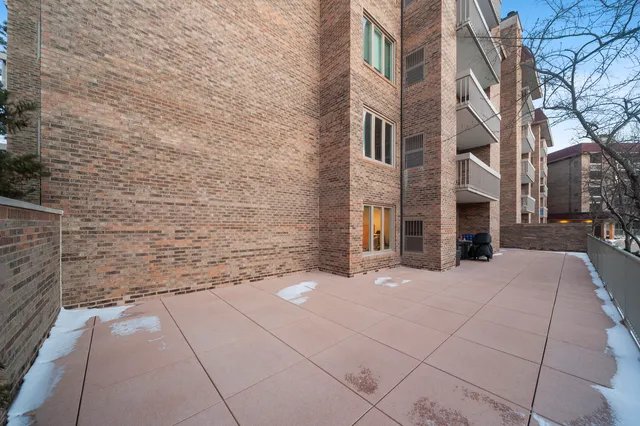 $425,000 | 1220 Rudolph Drive, Unit 1B, Northbrook, IL 60062