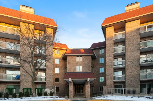 $425,000 | 1220 Rudolph Drive, Unit 1B, Northbrook, IL 60062
