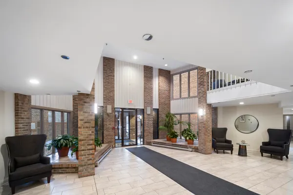 $425,000 | 1220 Rudolph Drive, Unit 1B, Northbrook, IL 60062