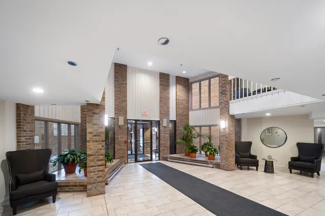 $425,000 | 1220 Rudolph Drive, Unit 1B, Northbrook, IL 60062