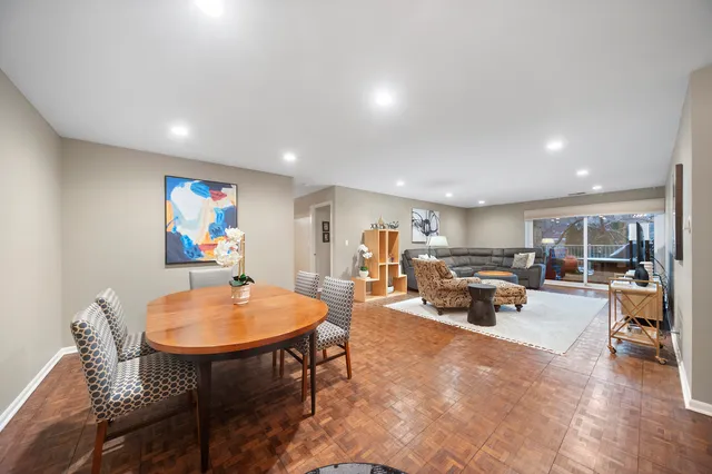 $425,000 | 1220 Rudolph Drive, Unit 1B, Northbrook, IL 60062