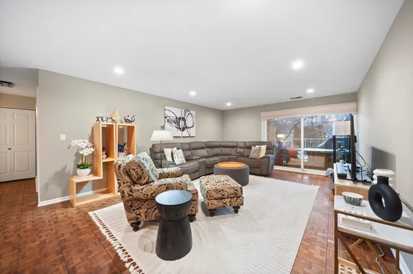 $425,000 | 1220 Rudolph Drive, Unit 1B, Northbrook, IL 60062