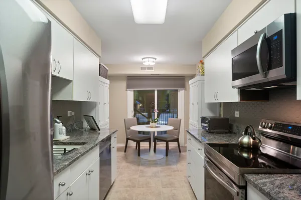 $425,000 | 1220 Rudolph Drive, Unit 1B, Northbrook, IL 60062