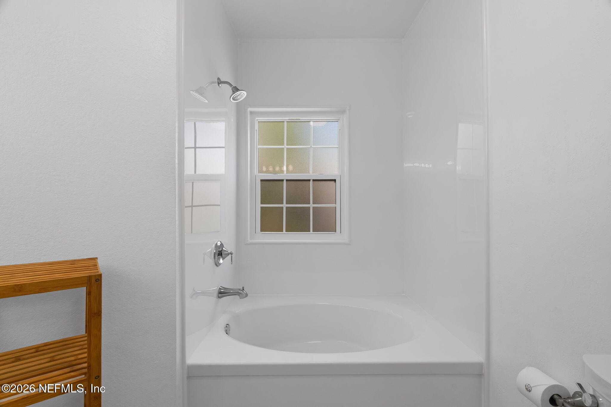 10901 Burnt Mill Road, Unit 104 Jacksonville, FL 32256 - Photo 20 of 29 primary bath tub with shower