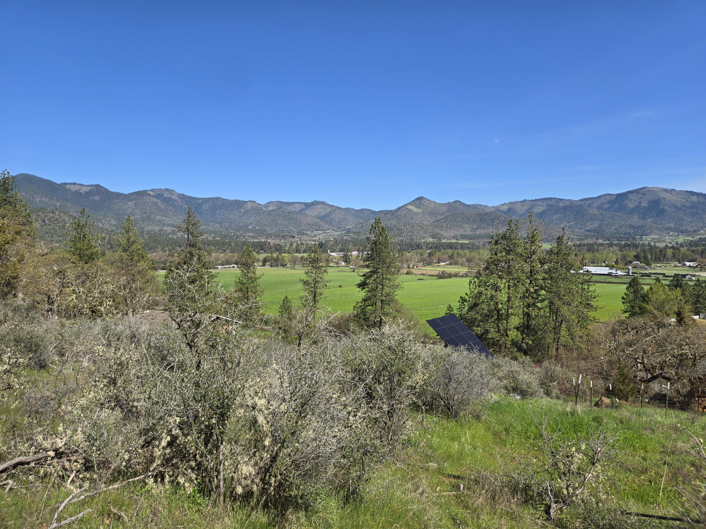 12726 Water Gap Road Williams, OR 97544 - Photo 47 of 47 a view of lake with mountain