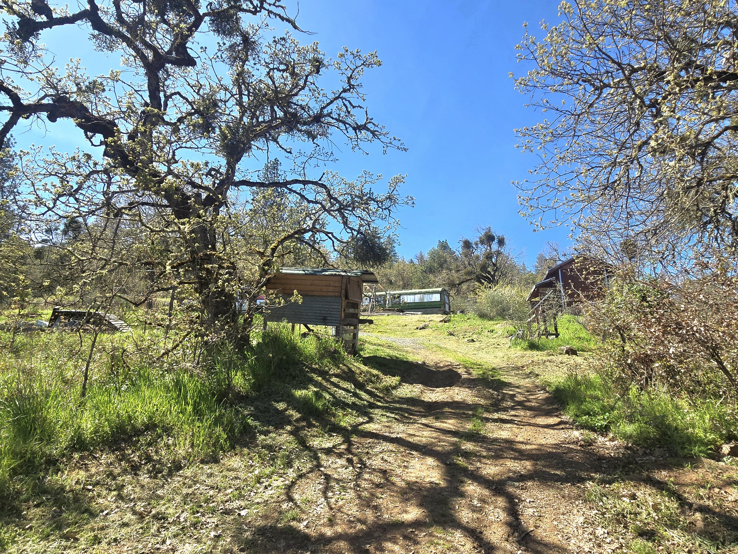 12726 Water Gap Road Williams, OR 97544 - Photo 5 of 47