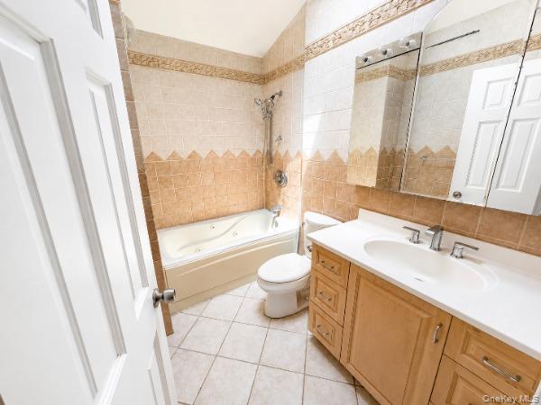 21 Kevin Road Commack, NY 11725 - Photo 15 of 21