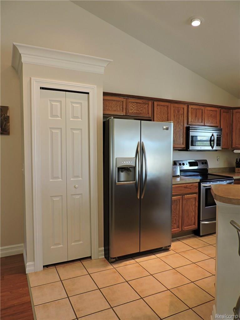 5420 East Carpenter Road Flint, MI 48506 - Photo 13 of 48 DSCN1635.JPG
