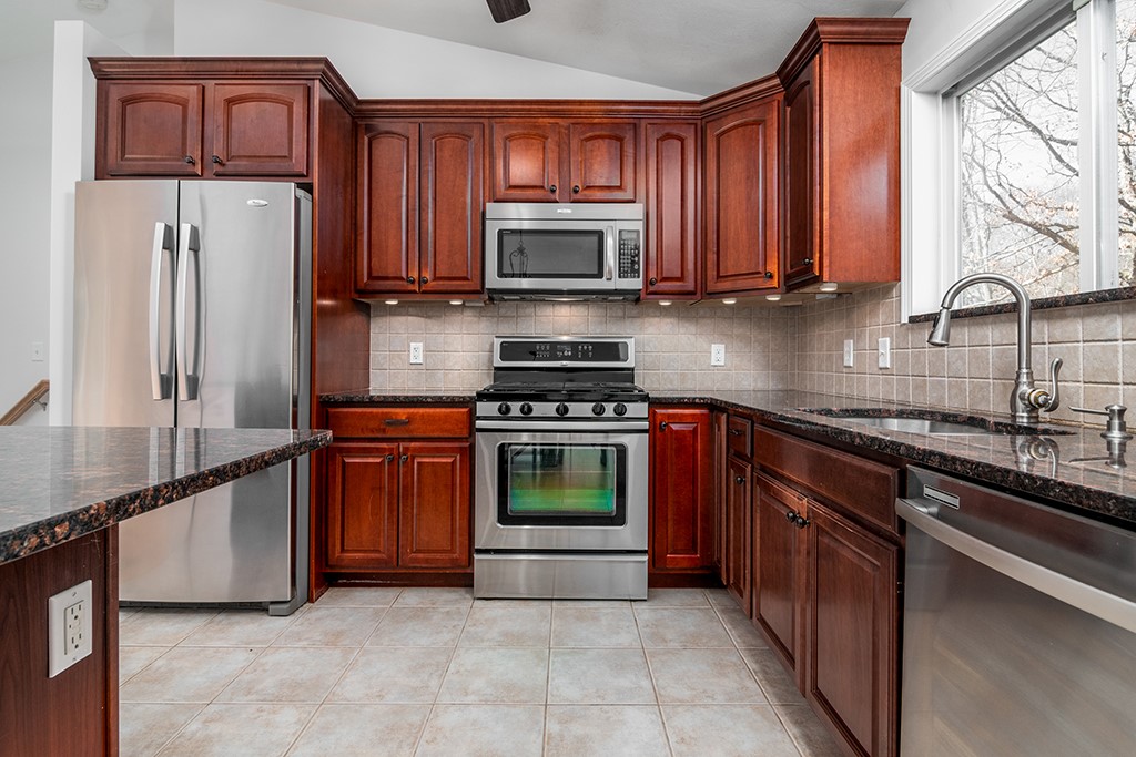 35 Walker Lane Coventry, RI 02816 - Photo 11 of 28