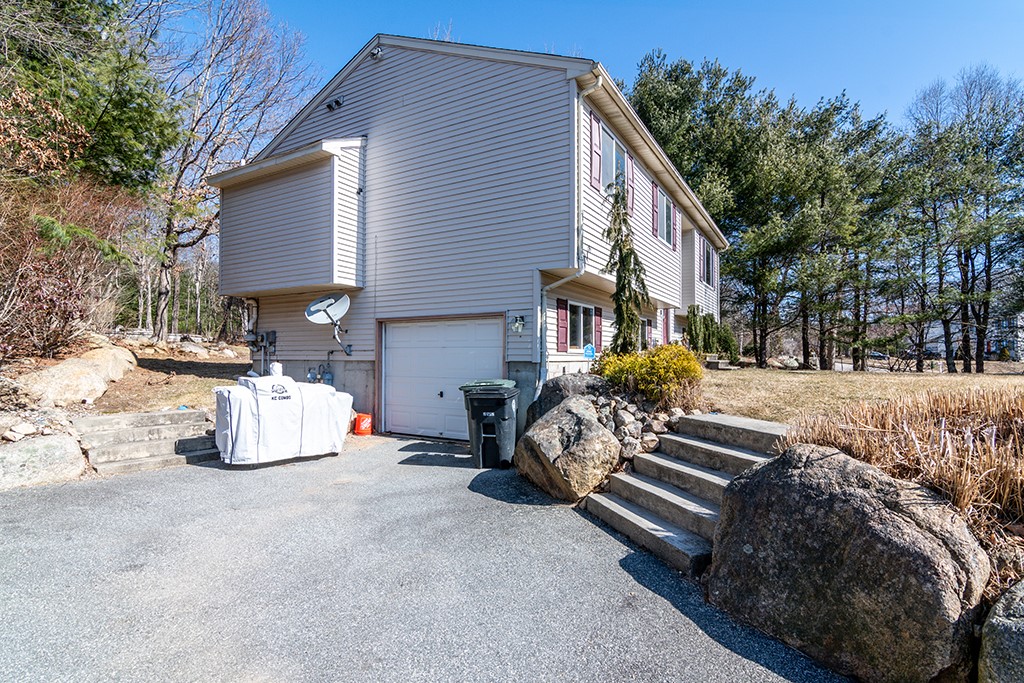 35 Walker Lane Coventry, RI 02816 - Photo 3 of 28