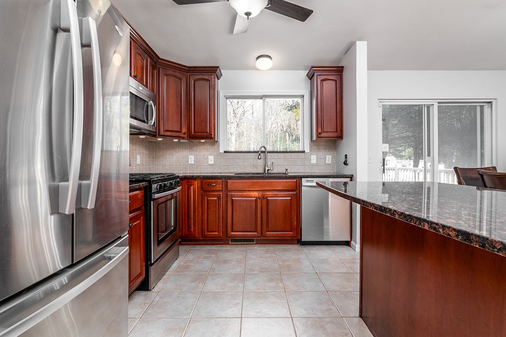 35 Walker Lane Coventry, RI 02816 - Photo 10 of 28