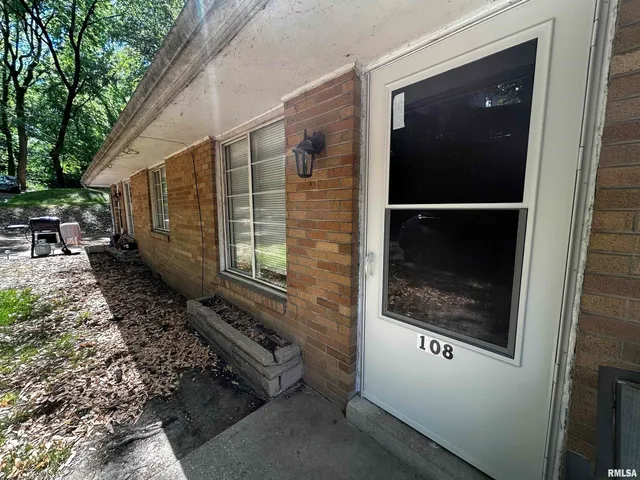 $725 | 108 Oakdale Road, East Peoria, IL 61571