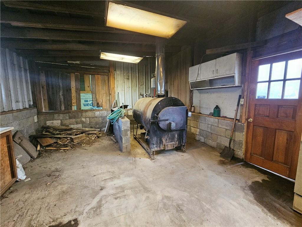 175 Blackfield Road Garrett, PA 15542 - Photo 29 of 37 a room with furniture and a window