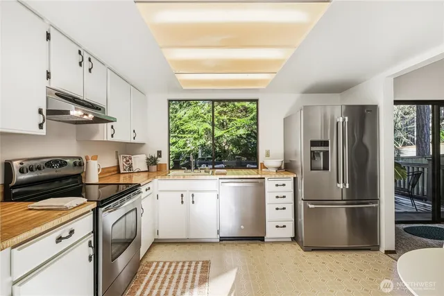 $1,250,000 | 10027 169th Avenue Northeast, Redmond, WA 98052