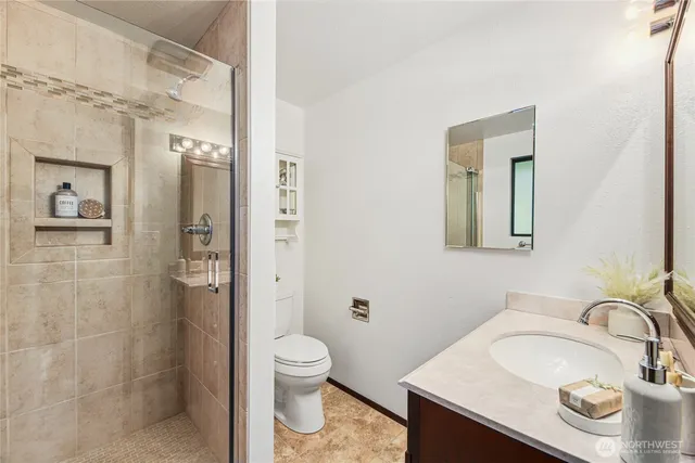 $1,250,000 | 10027 169th Avenue Northeast, Redmond, WA 98052