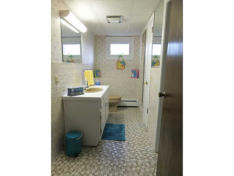 12 Continental Road Narragansett, RI 02882 - Photo 16 of 23 Bathroom.
