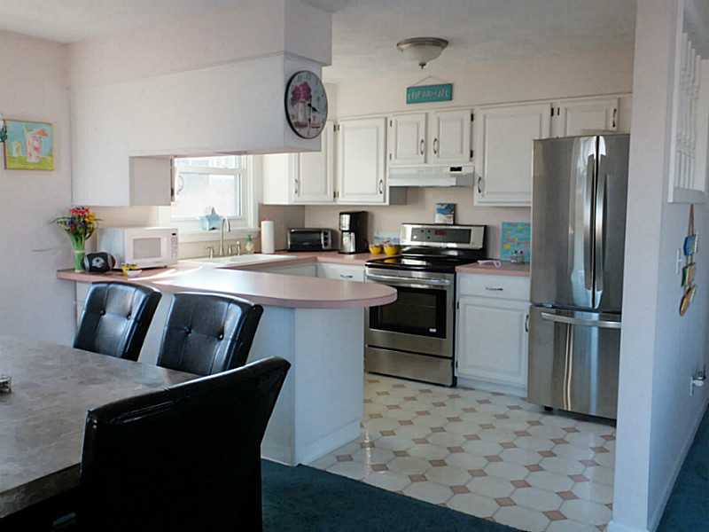 12 Continental Road Narragansett, RI 02882 - Photo 7 of 23 Kitchen.