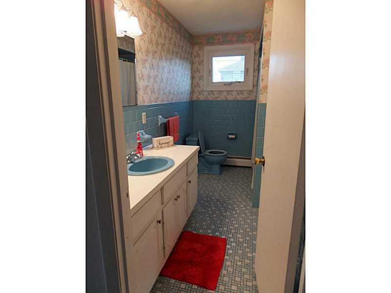 12 Continental Road Narragansett, RI 02882 - Photo 8 of 23 Bathroom.