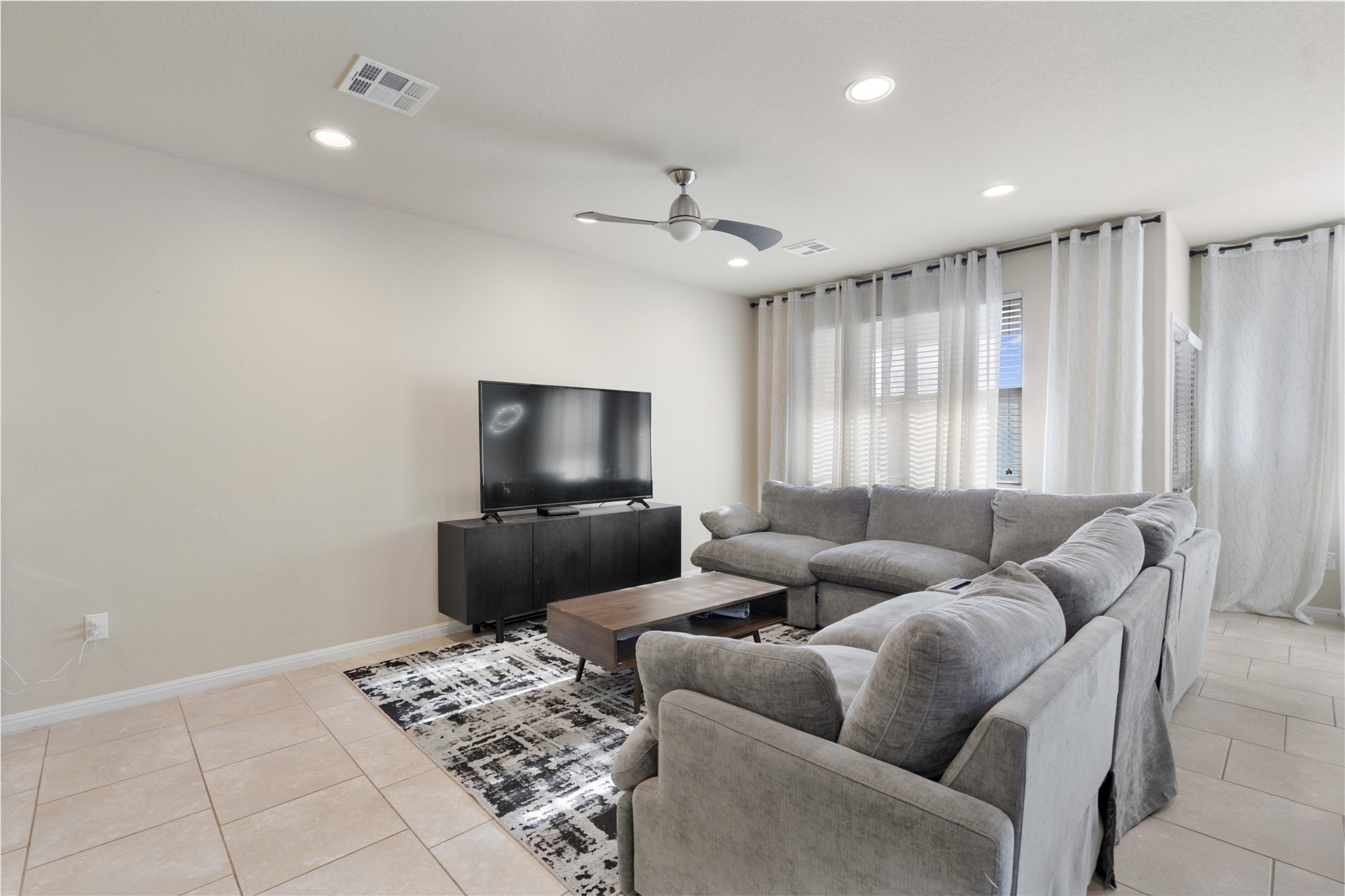 417 Epiphany Lane Pflugerville, TX 78660 - Photo 4 of 27