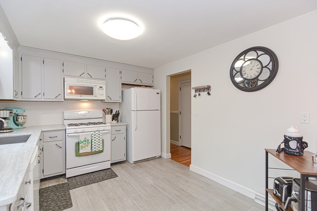 27 Borrows Road Foxboro, MA 02035 - Photo 12 of 40