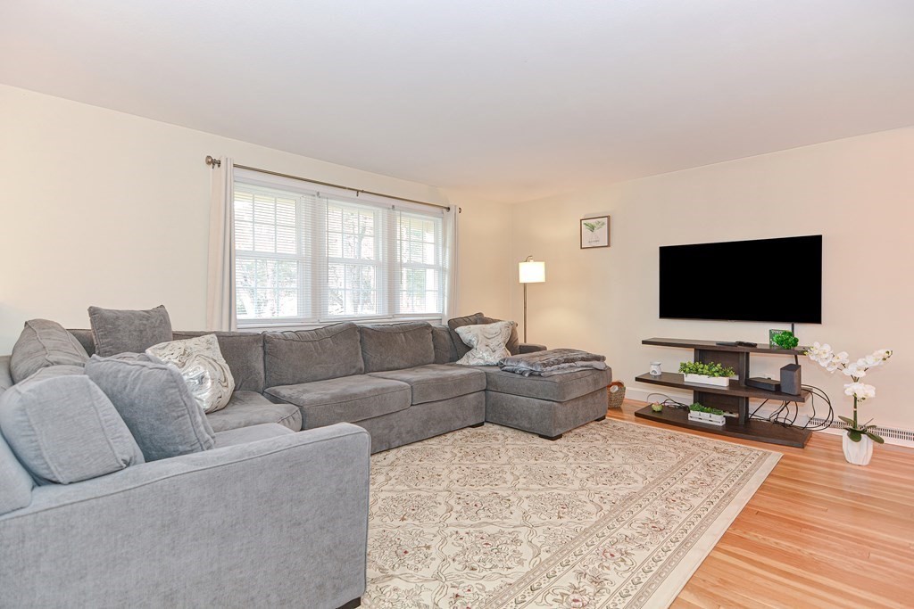 27 Borrows Road Foxboro, MA 02035 - Photo 4 of 40