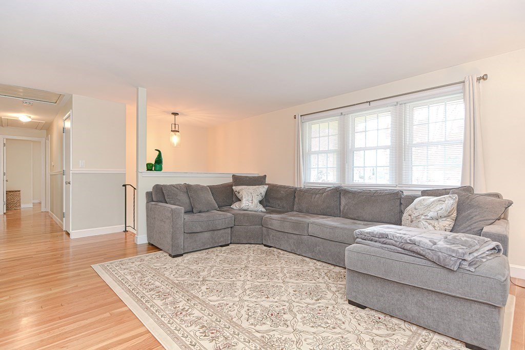 27 Borrows Road Foxboro, MA 02035 - Photo 6 of 40