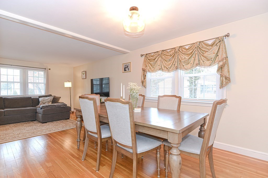 27 Borrows Road Foxboro, MA 02035 - Photo 7 of 40