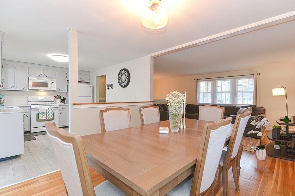 27 Borrows Road Foxboro, MA 02035 - Photo 9 of 40