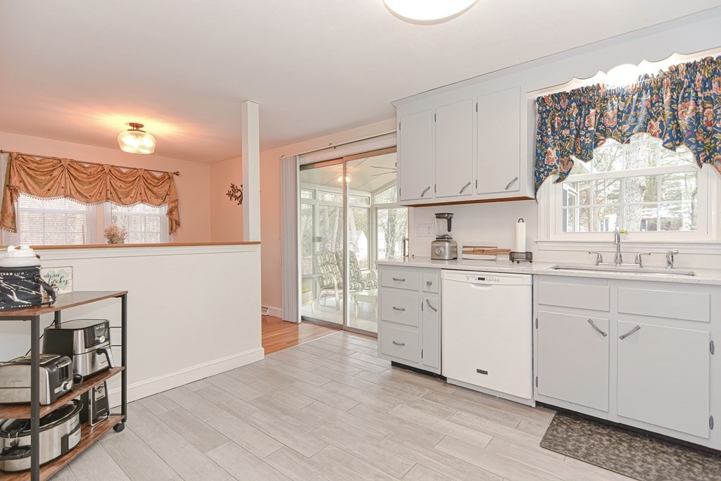 27 Borrows Road Foxboro, MA 02035 - Photo 10 of 40