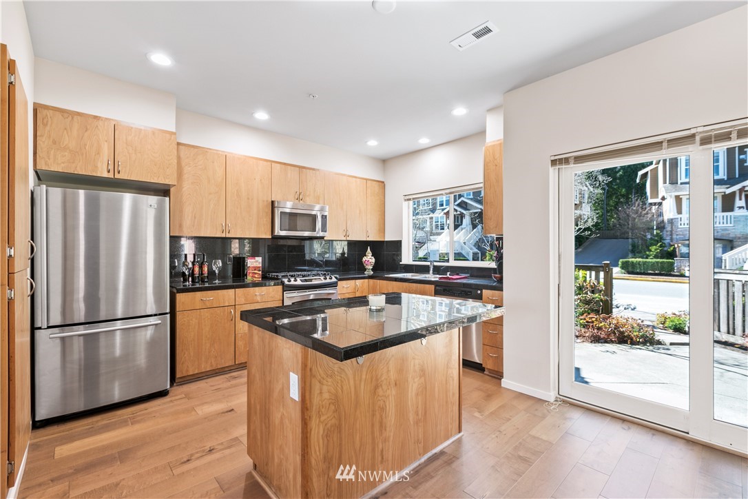 103 Sky Ridge Road Northwest, Unit 501 Issaquah, WA 98027 - Photo 8 of 15
