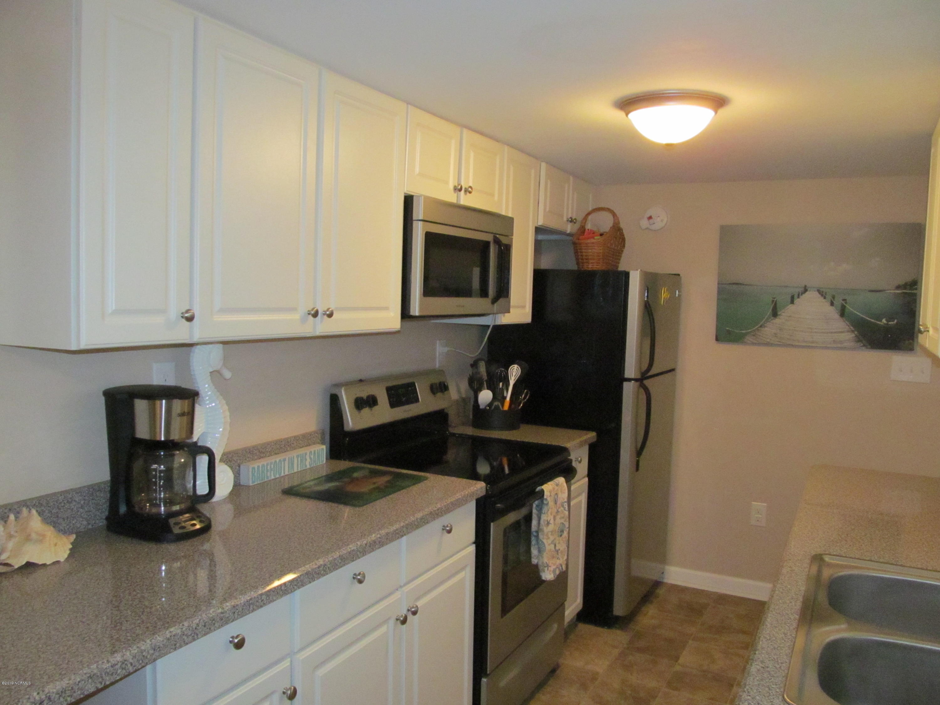 2207 Crab Point Loop Road Morehead City, NC 28557 - Photo 4 of 14 Kitchen
