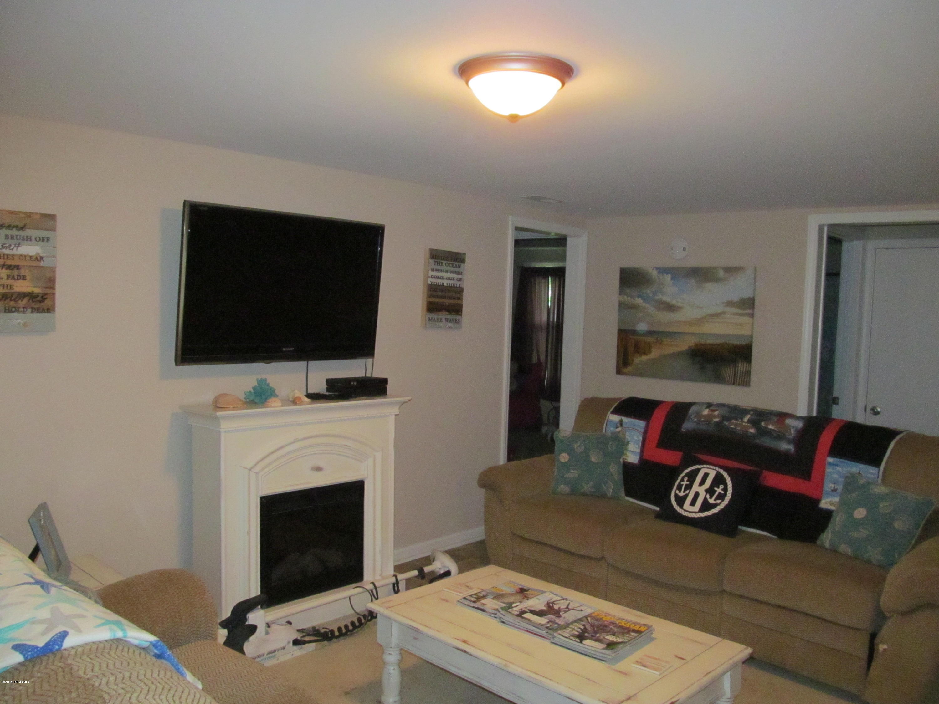 2207 Crab Point Loop Road Morehead City, NC 28557 - Photo 7 of 14 Family Room