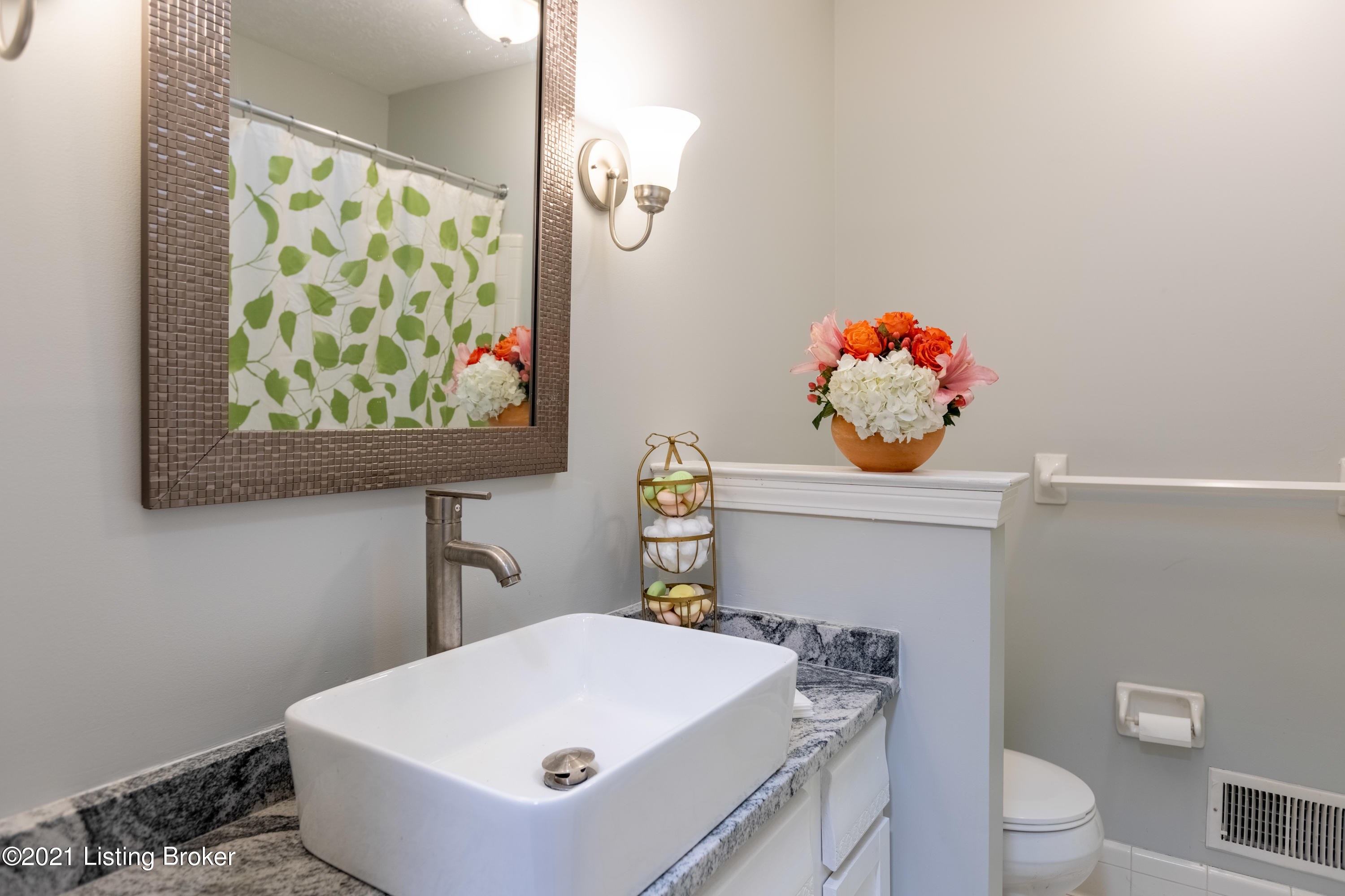 6806 Tottenham Road Louisville, KY 40207 - Photo 18 of 35 061421-6806-tottenham-louisville-ky-4020