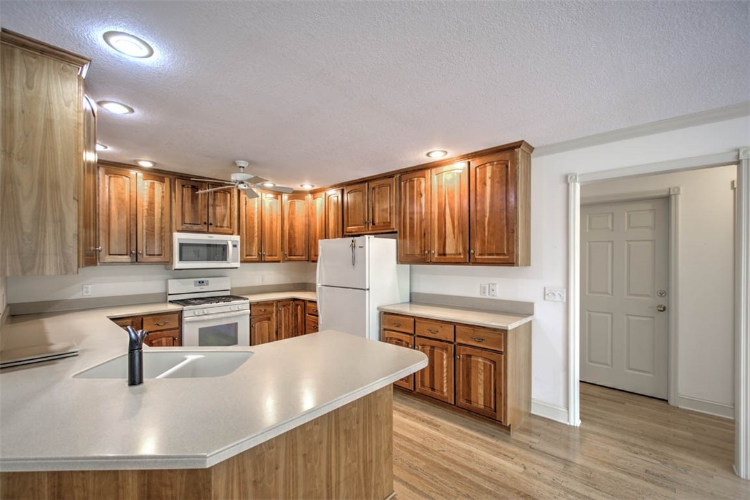 650 Glen Oak Drive Decatur, IL 62521 - Photo 14 of 44 Gallery Image 14
