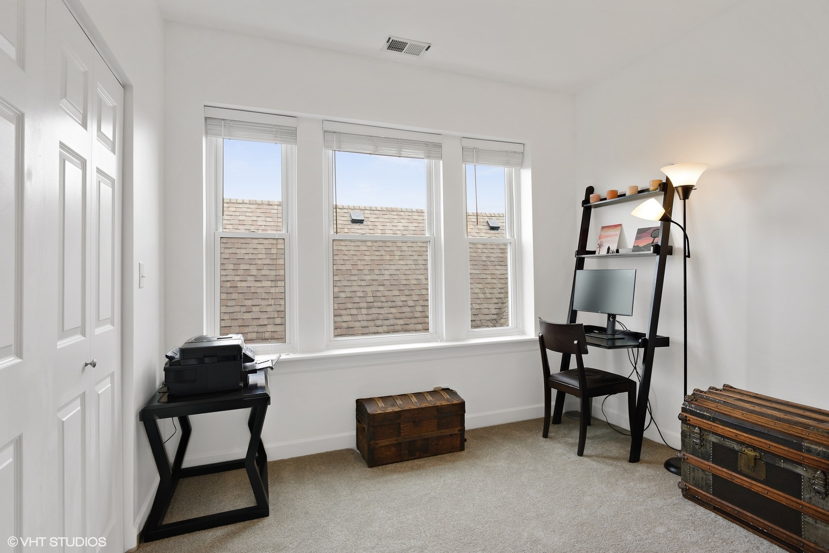 2116 North Spaulding Avenue, Unit 21163 Chicago, IL 60647 - Photo 13 of 18 a living room with furniture and a window