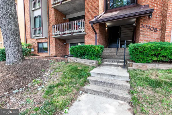 $2,200 | 10208 Bushman Drive, Unit 402, Oakton, VA 22124