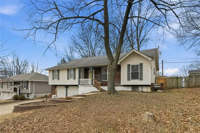 $190,000 | 5210 South Mccoy Street, Independence, MO 64055