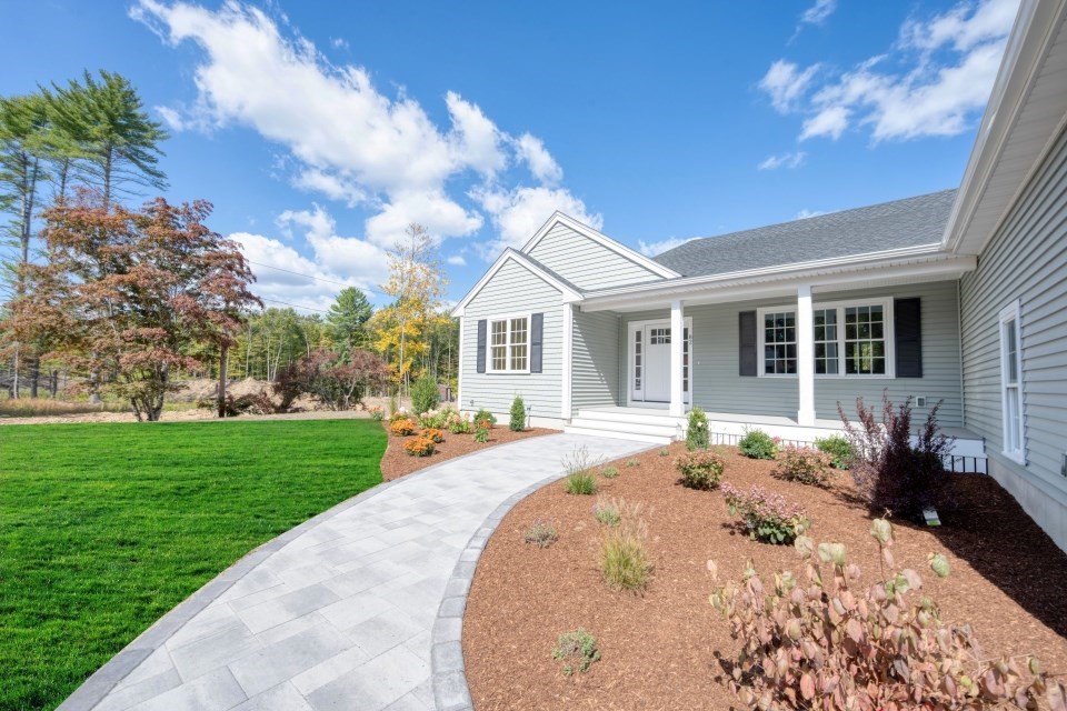 82 Tavern Way Hanson, MA 02341 - Photo 2 of 36