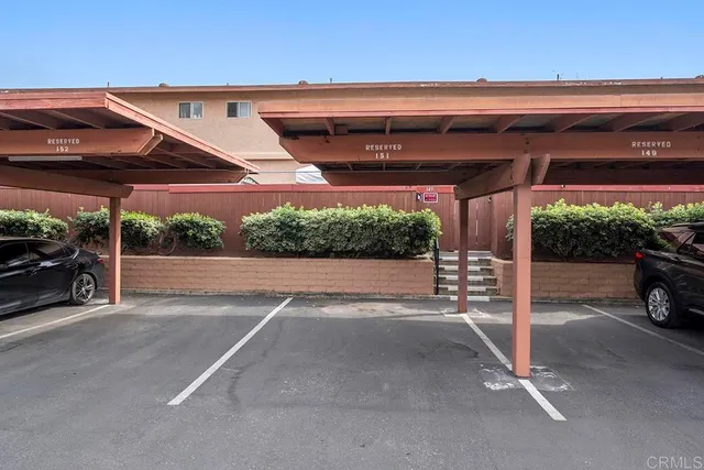 a view of an outdoor space